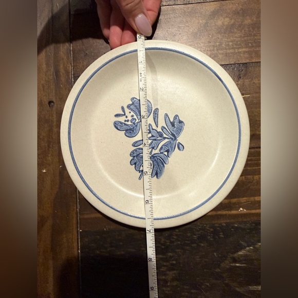 Two Pfaltzgraff Stoneware Cream Blue Floral sml plates vintage 2 pair available - Picture 6 of 6